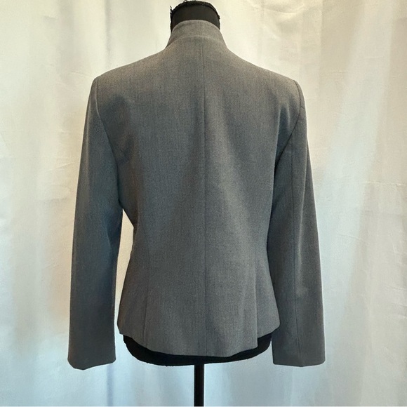 Tahari Arthur S. Levine gray short Blazer open front collarless inverted lapel 6 - Picture 3 of 12